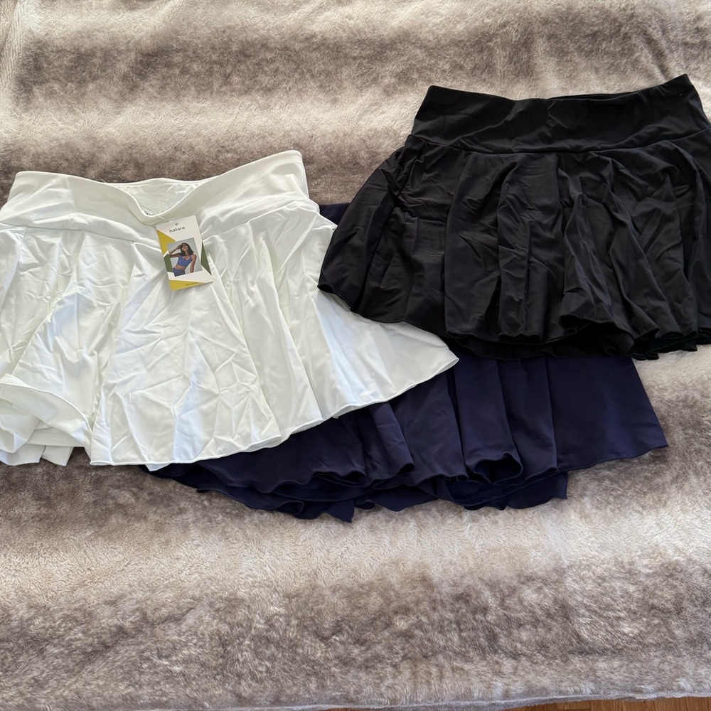 White Halara athletic pleated skort with pockets size 1x. - Picture 2 of 4